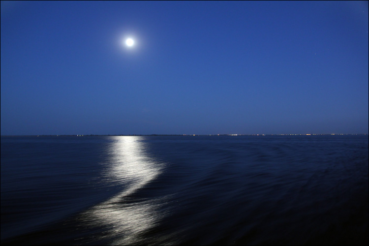Волга ночь луна