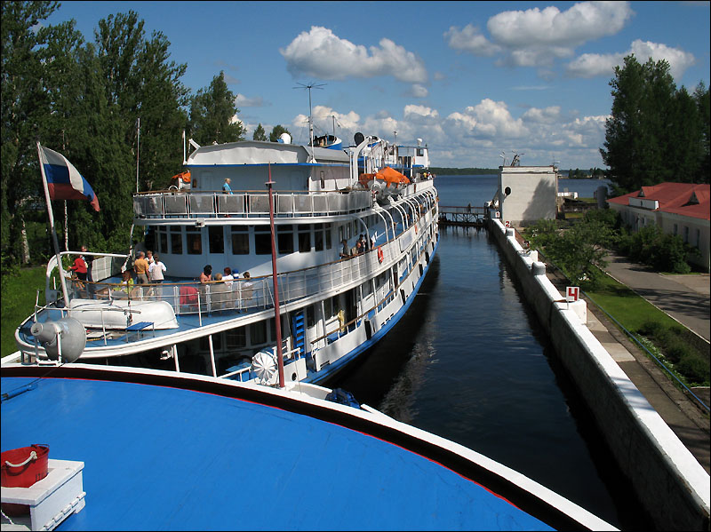 Валаам из санкт петербурга экскурсия 1 день. Круиз теплоход Кижи. Кижи-Валаам на теплоходе. Петербург Кижи Валаам круиз. Речной круиз Валаам.